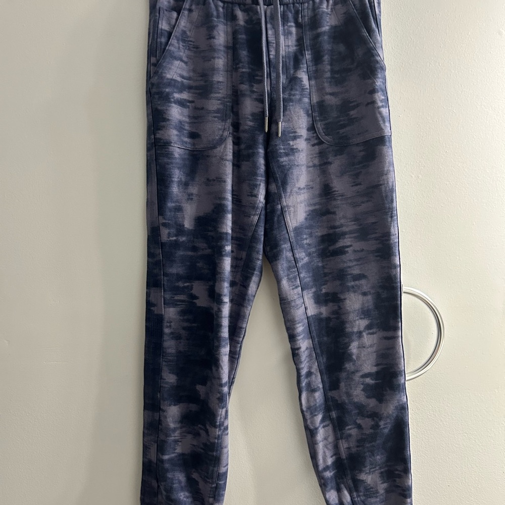 COPY - Athleta Farallon Tie Dye Inversion Print Joggers - Picture 4 of 7